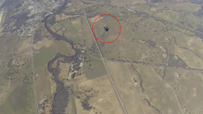 MAN HAS SEIZURE WHILE SKYDIVING AT 12000 FEET! 2