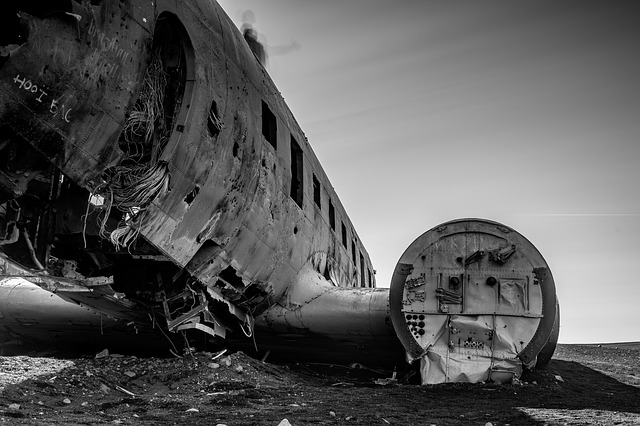 crashed airplane iceland - nevernotamazing.com